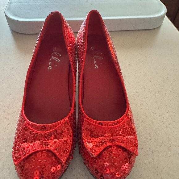 Size 6 Ruby Slippers for Dorothy.  Wizard of Oz - Picture 1 of 3